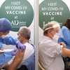 Cuộc chiến với tin giả và vaccine Covid-19 trôi nổi trên không gian mạng