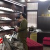 Phát hiện gần 5.000 sản phẩm giả mạo nhãn hiệu tại một cơ sở thuộc chuỗi AE Shop Việt Nam