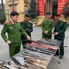 Công an quận Thanh Xuân thu hồi nhiều súng, đạn, vũ khí các loại
