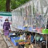 Hà Nội: Độc đáo gian hàng đổi phế liệu lấy thực phẩm