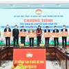 Trao kinh phí hỗ trợ mua thiết bị học tập cho học sinh đặc biệt khó khăn