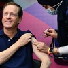 Quốc gia đầu tiên trên thế giới tiêm liều vaccine Covid-19 thứ ba