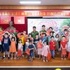 Phòng kỹ thuật hình sự tặng quà động viên các con ngoan, học giỏi