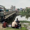Thi thể người phụ nữ và con trai nổi trên sông