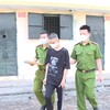 Đột nhập vào nhà dân giữa ban ngày, đe dọa cướp tài sản