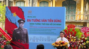 Khai mạc trưng bày "Đại tướng Văn Tiến Dũng - Danh tướng thời đại Hồ Chí Minh"