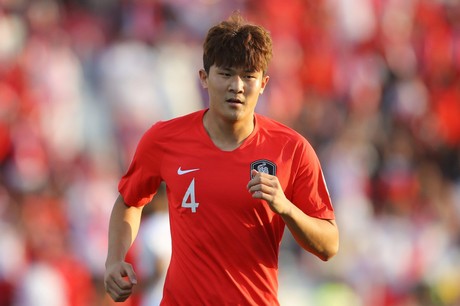 Trung vệ Hàn Quốc cao 1m90 được HLV Mourinho săn đón