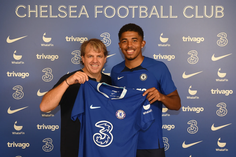 Chelsea chính thức công bố trung vệ 'bom tấn'