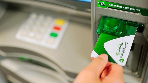 Đi rút tiền ATM bị nuốt thẻ, phải làm gì?