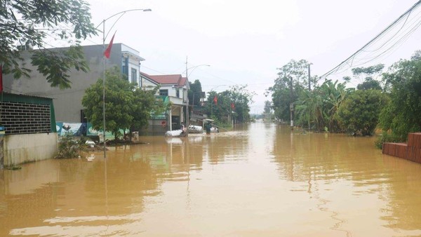 Bảy người chết và mất tích, hàng nghìn ngôi nhà ngập trong mưa lũ, Thủ tướng yêu cầu tập trung khắc phục