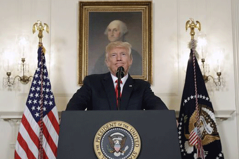 Tổng thống Donald Trump cắt ngắn kỳ nghỉ sau bạo loạn ở Virginia ảnh 1