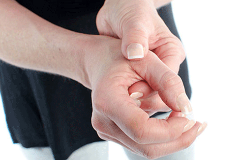 Nguyên nhân khiến ngón tay bị sưng phù và cách điều trị