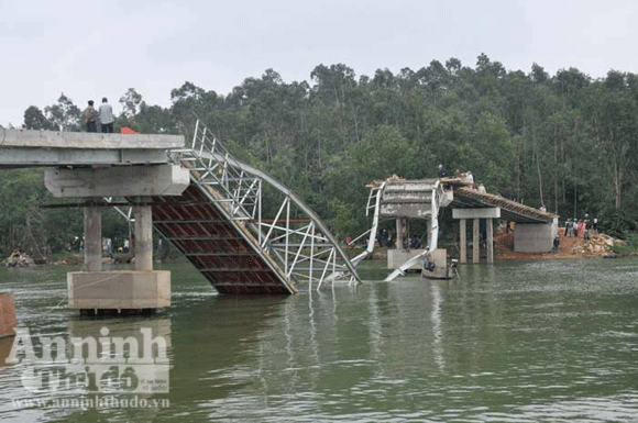 Triệu tập đại diện 4 đơn vị thi công để điều tra vụ sập cầu ảnh 3