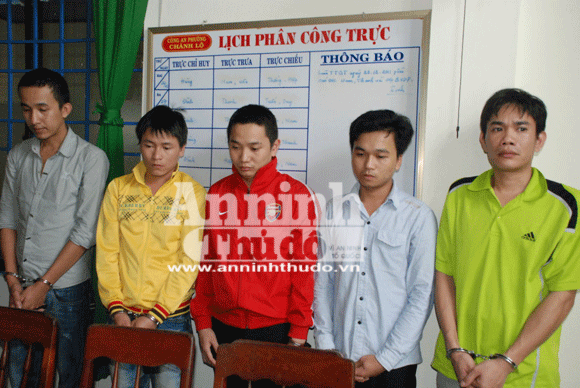 Bắt khẩn cấp 5 côn đồ truy sát một thanh niên lúc rạng sáng ảnh 1