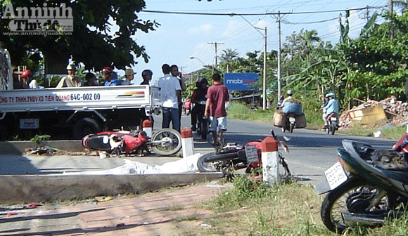 Ô tô tải gây tai nạn liên hoàn, 3 người chết và 4 người bị thương ảnh 1