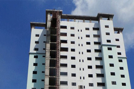 Bé trai 2 tuổi thiệt mạng vì bị ném từ tầng 6 ảnh 1
