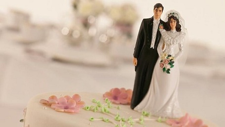 Chú rể bỏ quên cô dâu ngay tại trạm xăng ảnh 1