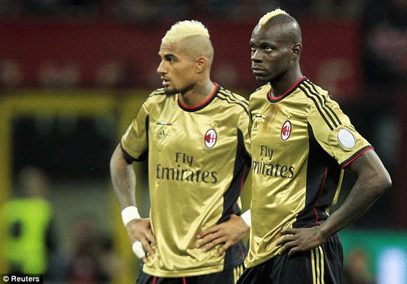 Balotelli bị cổ động viên Roma giả tiếng khỉ chế giễu ảnh 2