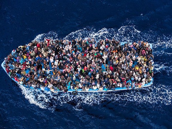 Lật thuyền trên biển Địa Trung Hải, 700 người thiệt mạng ảnh 1