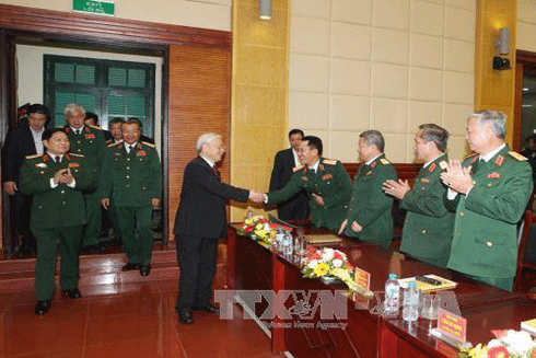Tổng Bí thư Nguyễn Phú Trọng, Bí thư Quân ủy Trung ương với các đồng chí lãnh đạo chủ chốt Tổng cục Tình báo