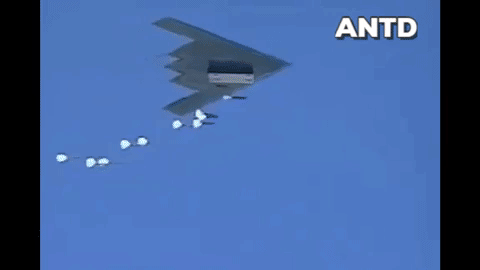 [Infographic] Mỹ sẽ dùng siêu máy bay ném bom tàng hình B-2 để đối phó với Triều Tiên? ảnh 2