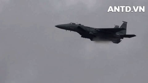[Info] ‘Đại bàng bất bại’ F-15J của Nhật Bản vừa ‘khóa chết’ Su-24 Nga
