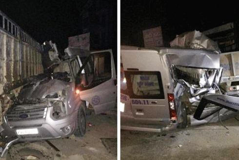 Xe chở khách du lịch đi Mộc Châu tông vào xe tải dừng ven đường, 2 người tử vong ảnh 1