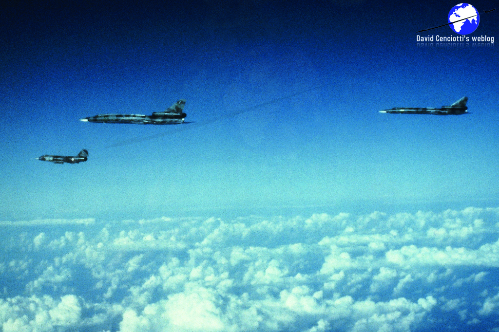 Bất ngờ những máy bay ném bom siêu âm Tu-22 Liên Xô bí mật cung cấp cho đồng minh ảnh 9