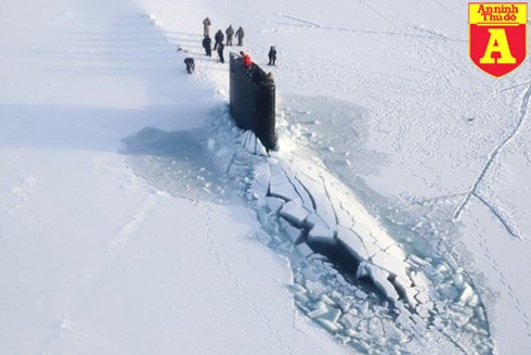 [Infographic] Tàu ngầm hạt nhân Mỹ vừa đội thủng băng Bắc Cực có thể hủy diệt cả thành phố ảnh 1