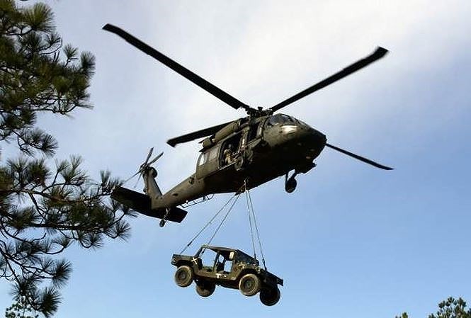 [ẢNH] "Diều hâu đen" UH-60A Mỹ nghỉ hưu, tạm biệt một huyền thoại ảnh 2
