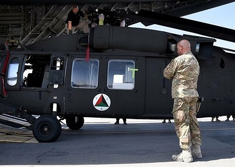 [ẢNH] "Diều hâu đen" UH-60A Mỹ nghỉ hưu, tạm biệt một huyền thoại ảnh 17