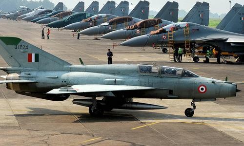 Tiêm kích MiG-21 Ấn Độ lao xuống đất, bốc cháy ngùn ngụt ảnh 1