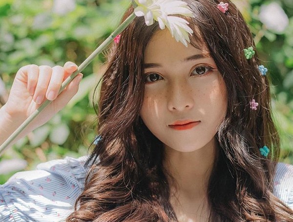 3 cô gái Việt gây sốt vì ngoại hình giống hệt người nổi tiếng-XEM