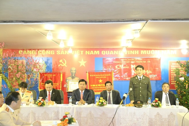 Thiếu tướng Nguyễn Đức Chung - Giám đốc CATP Hà Nội trân trọng cảm ơn các đồng chí lãnh đạo đến dự, động viên, phát động lễ ra quân đảm bảo ATGT của lực lượng CSGT Thủ đô