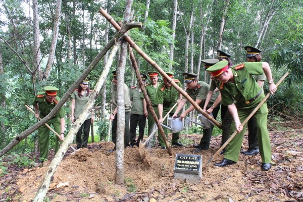Ý nghĩa, thiết thực hoạt động về nguồn báo công dâng Bác ảnh 4