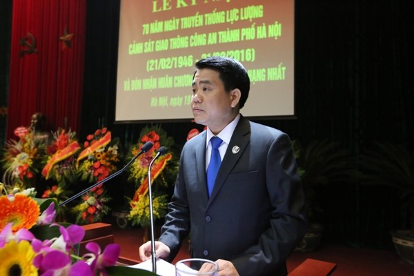 Đồng chí Nguyễn Đức Chung, Ủy viên Trung ương Đảng, Chủ tịch UBND TP Hà Nội trân trọng cảm ơn sự quan tâm, giúp đỡ, chỉ đạo của Đảng ủy Công an Trung ương và lãnh đạo Bộ Công an... giúp cho CATP Hà Nội, lực lượng CSGT Thủ đô hoàn thành xuất sắc nhiệm vụ