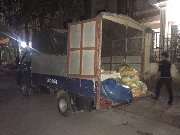 Chiếc xe chở nội tạng động vật đã bốc mùi