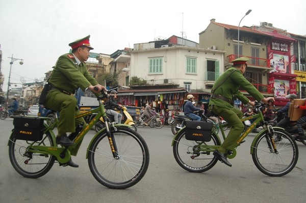 Chưa lúc nào những vòng xe đạp của CSTT ngừng nghỉ trên các tuyến đường thuộc địa bàn quận Hoàn Kiếm