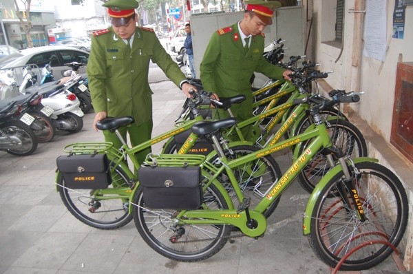 Mỗi khi CSTT đi làm về những chiếc xe đạp được xếp ngay ngắn trước trụ sở CAP Lý Thái Tổ