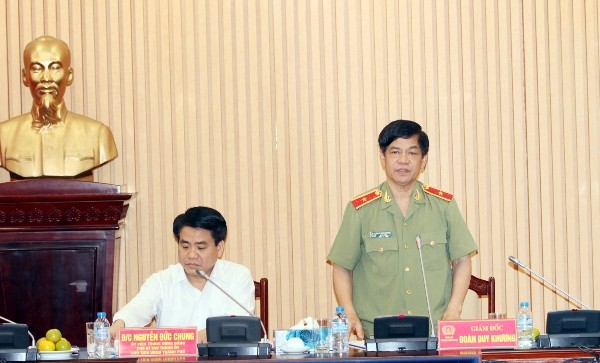 Thiếu tướng Đoàn Duy Khương, Giám đốc CATP Hà Nội tiếp thu những ý kiến chỉ đạo của Chủ tịch UBND TP Hà Nội để bổ sung vào chương trình, kế hoạch công tác của CATP, thực hiện thắng lợi các yêu cầu, nhiệm vụ được giao
