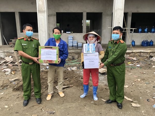Xã Dũng Tiến: Ấm tình người trong những ngày cách ly chống dịch Covid-19 ảnh 6