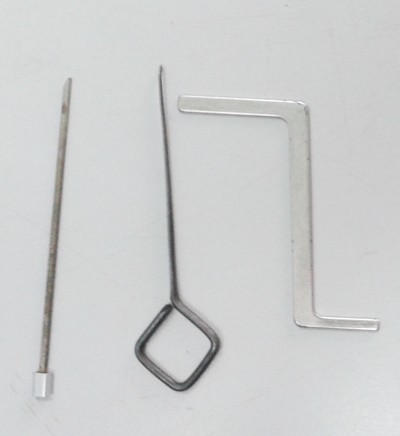 Chỉ bằng 2 chiếc dùi nhỏ bằng chiếc tăm, Ba đã phá thành công nhiều khóa cửa