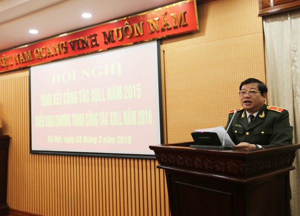 Năm 2015 công tác giáo dục chính trị tư tưởng, tuyên truyền, bảo vệ chính trị nội bộ đã được các đơn vị của CATP quan tâm, chú trọng, tạo bước chuyển biến tích cực trong nhận thức và hành động của các cấp lãnh đạo, chỉ huy và cán bộ chiến sỹ (CBCS), đảm bảo phát huy tinh thần tự giác, trách nhiệm, ý thức tổ chức kỷ luật, thái độ phục vụ nhân dân. Công tác xây dựng Đảng và đoàn thể quần chúng tiếp tục được coi trọng; triển khai thực hiện đầy đủ, nghiêm túc các chương trình, kế hoạch, Chỉ thị, Nghị quyết của Trung ương, Đảng ủy CATƯ, Thành ủy Hà Nội, nhất là việc thực hiện các điều kiện tổ chức Đại hội Đảng bộ các cấp, Đại hội Đảng bộ CATP lần thứ XXVII.