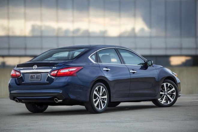 Nissan Altima 2016 có giá khởi điểm từ 22.500 USD ảnh 2
