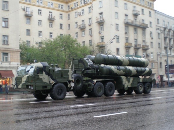 Tên lửa phòng không S-400