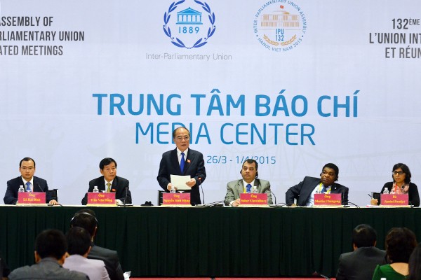 Chủ tịch Quốc hội nước CHXHCN Việt Nam, Chủ tịch IPU-132 Nguyễn Sinh Hùng cam kết Việt Nam sẽ tổ chức thành công sự kiện đặc biệt này