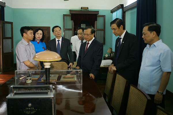 Lãnh đạo Đảng, Nhà nước viếng Chủ tịch Hồ Chí Minh và các anh hùng, liệt sĩ ảnh 5