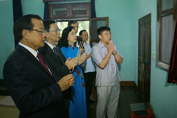 Đoàn đại biểu TP Hà Nội dâng hương tưởng niệm Chủ tịch Hồ Chí Minh tại Nhà 67 -Khu di tích Chủ tịch Hồ Chí Minh, Phủ Chủ tịch