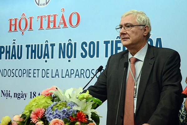 4 giáo sư hàng đầu thế giới chuyển giao công nghệ tiên tiến cho ngành y tế Việt Nam
