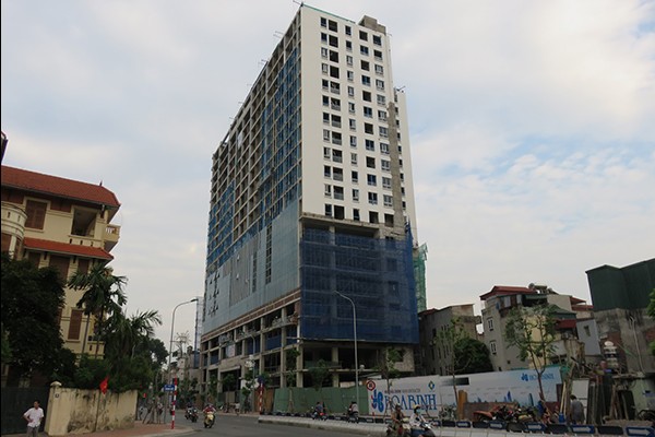 Công trình 8B Lê Trực sẽ bị cưỡng chế tháo dỡ phần sai phạm vào sáng mai 6-3